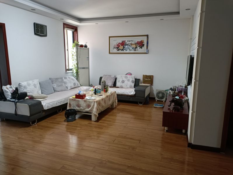 居家自住好房出售！3室2廳1衛116萬元108m2精裝修。