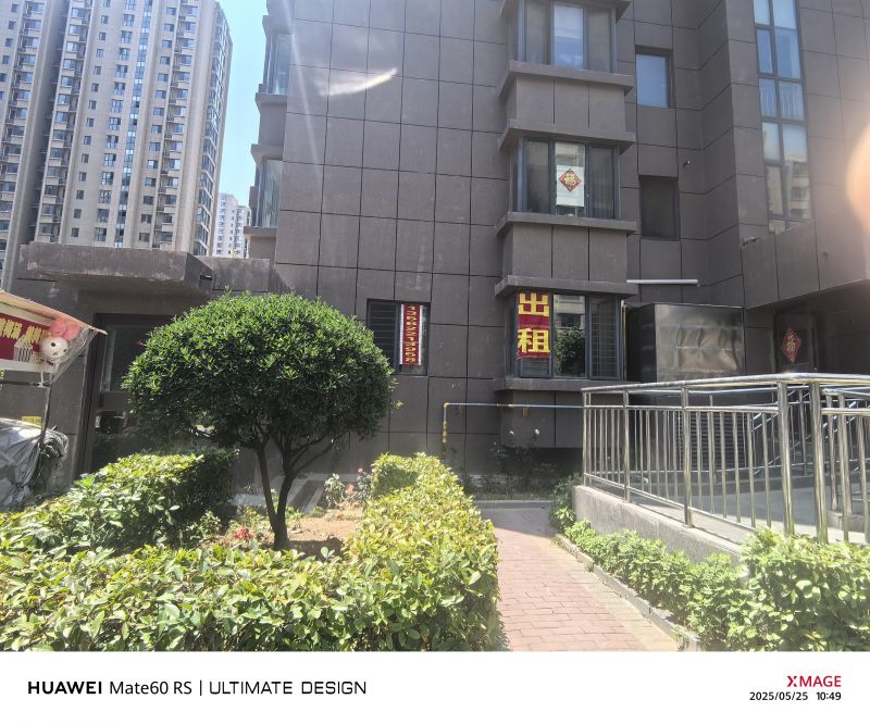 實(shí)驗小學(xué)大同校區(qū)對過桂香苑樓王1樓