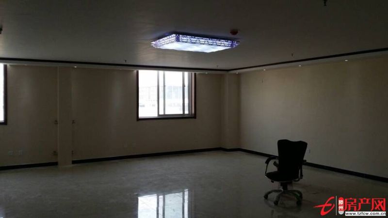倫達(dá)皮革城大學(xué)生孵化基地五二一精裝修。