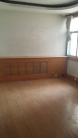 城市之光對過建工局宿舍急售，房權滿二，價格低。