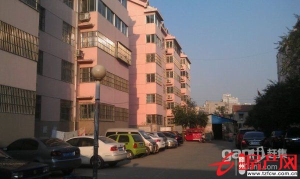 金孔府南區(qū)六樓帶閣樓樓上樓下四個房間