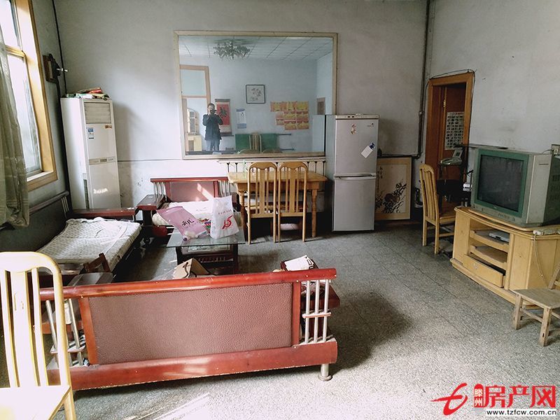 龍門黃山橋獨院出租，前院居住、后院做倉庫！