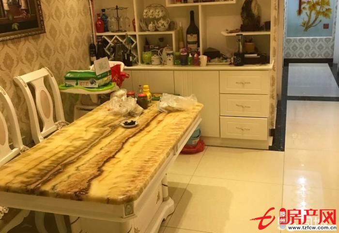 威尼斯二區(qū)豪華裝修大三室出售包更名