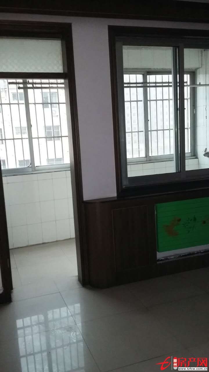 此房房產(chǎn)證已滿五年，三室朝陽，校區(qū)房