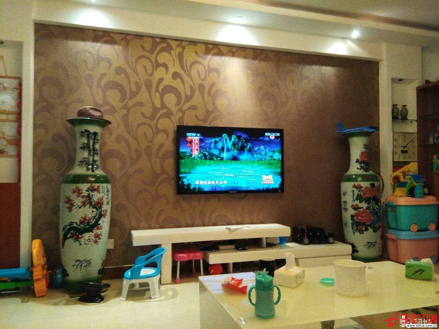 可以上北辛 麗都水岸三室兩廳兩衛，兩室一廳朝陽豪華裝，可貸款