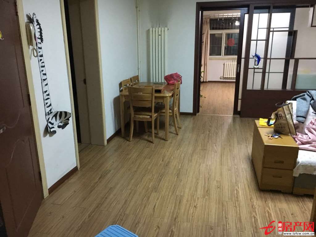 經(jīng)典學(xué)區(qū)房，屋內(nèi)設(shè)施齊全，拎包即住！