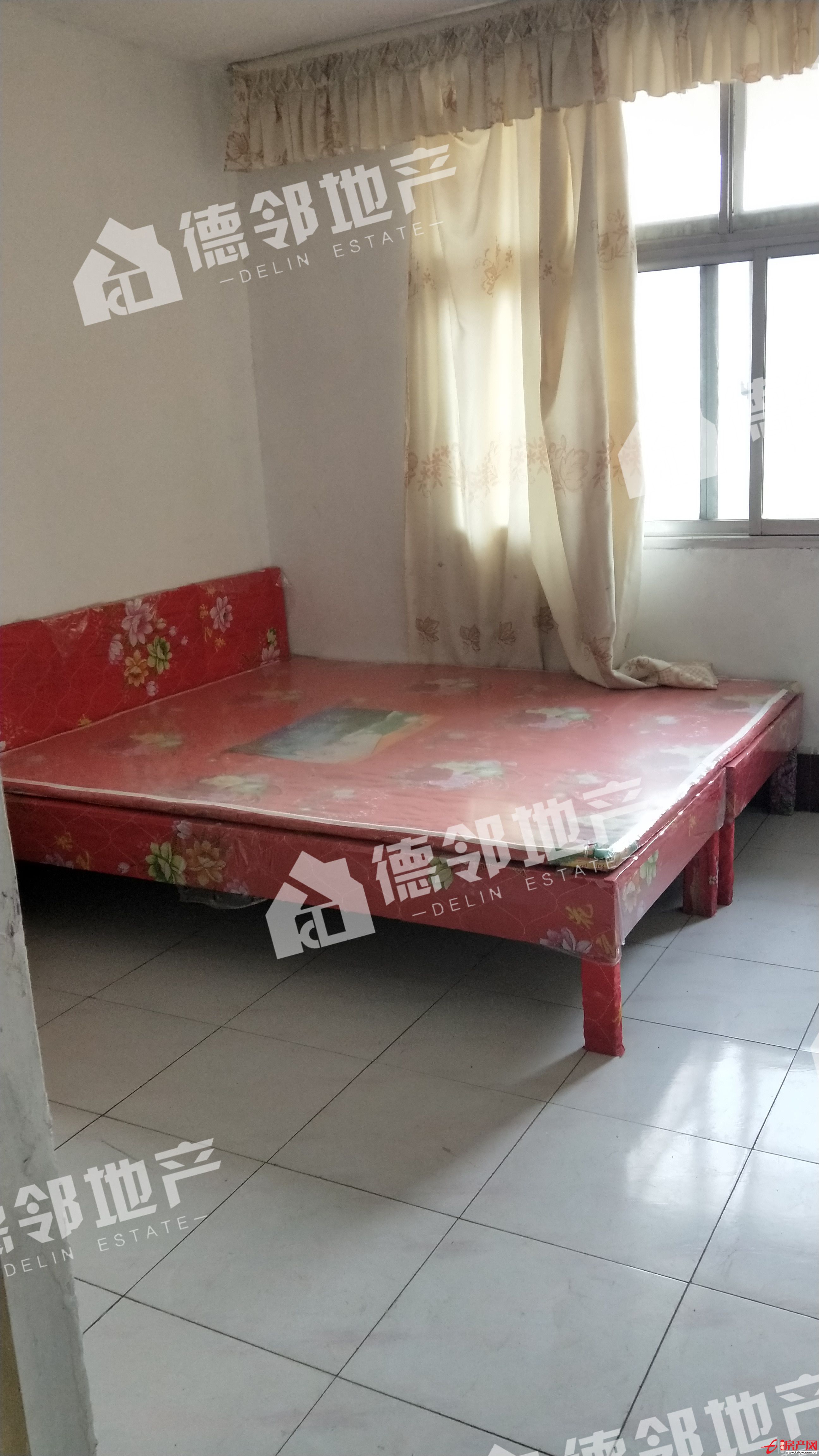 安居小區(qū)上學(xué)生活方便，住起來生活成本低