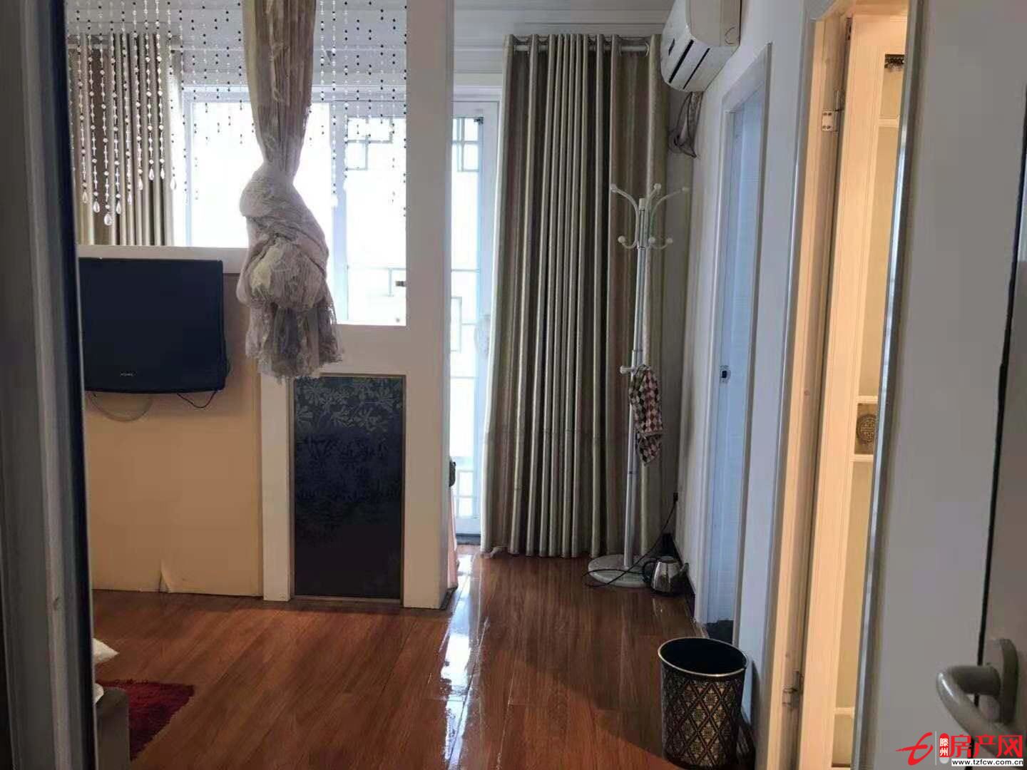 凱旋國際一室一廳一衛，好樓層。精裝。有證可以貸款。廚衛單隔。