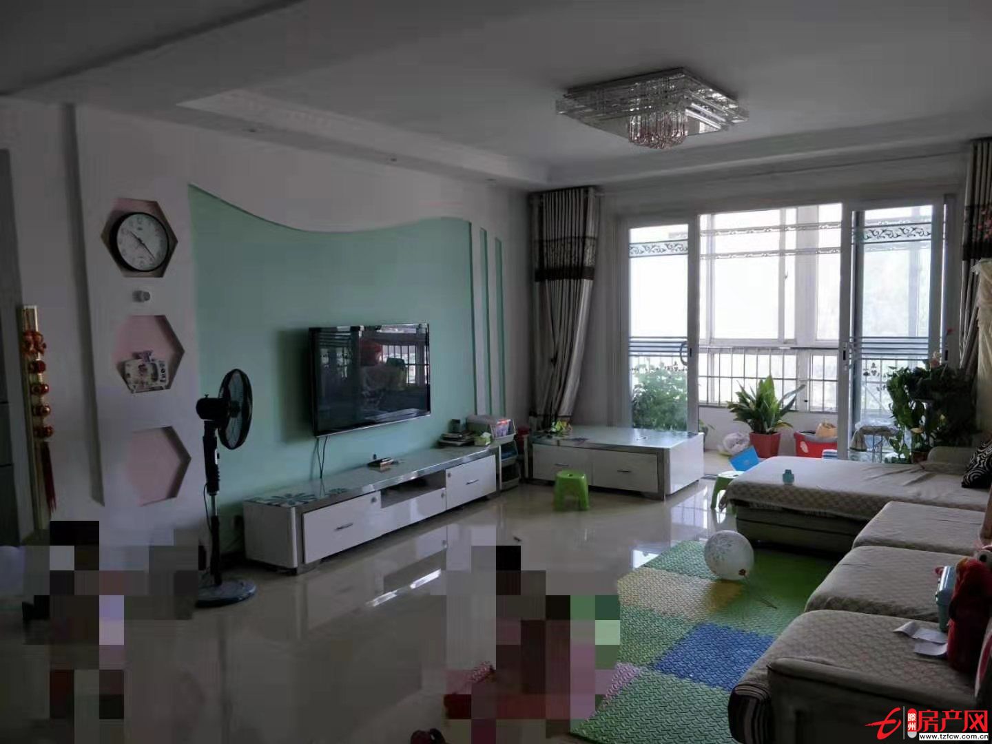 匯龍和諧康城C區三室兩廳兩衛，兩室向陽。精裝，證滿兩年可貸款