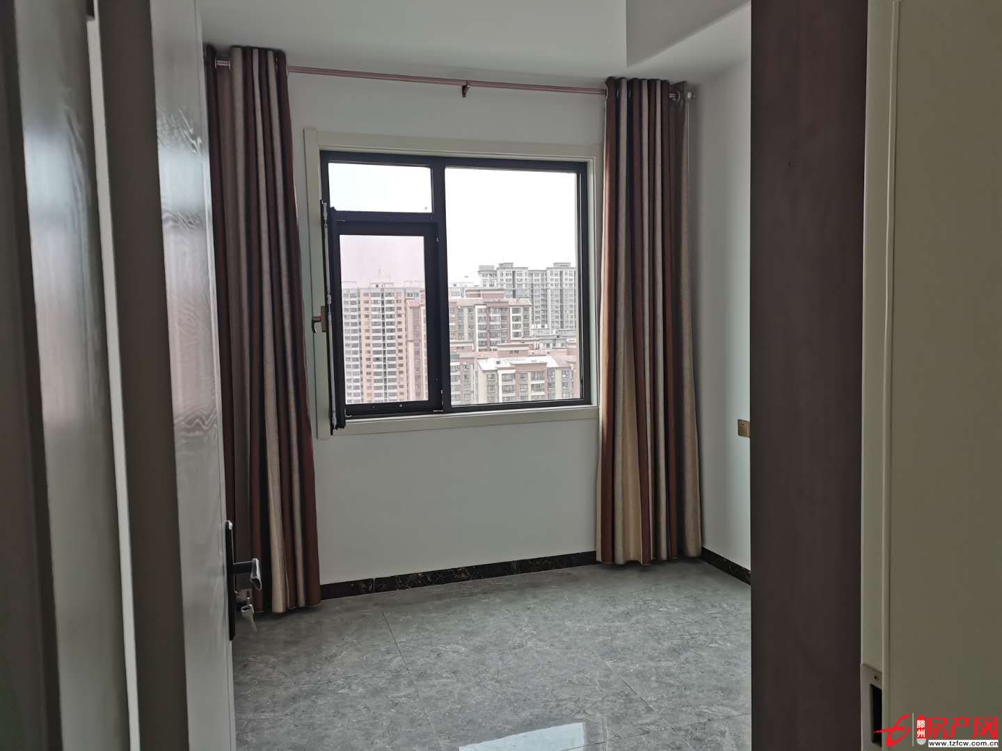 緹香郡，三室兩廳一廚兩衛(wèi)，裝修齊全，非誠勿擾