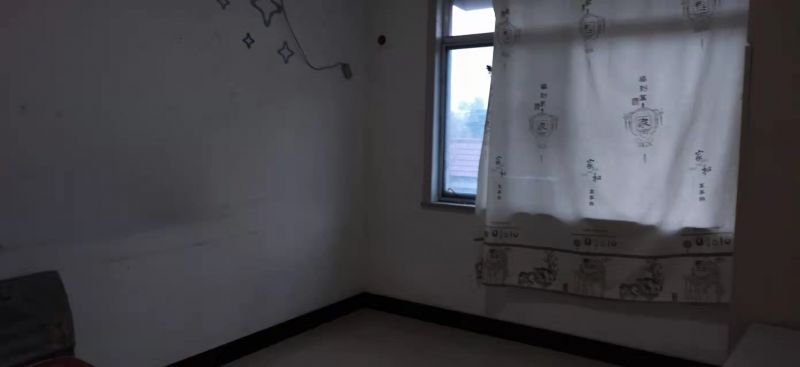 普通裝修3室1廳1衛80m2600元/月