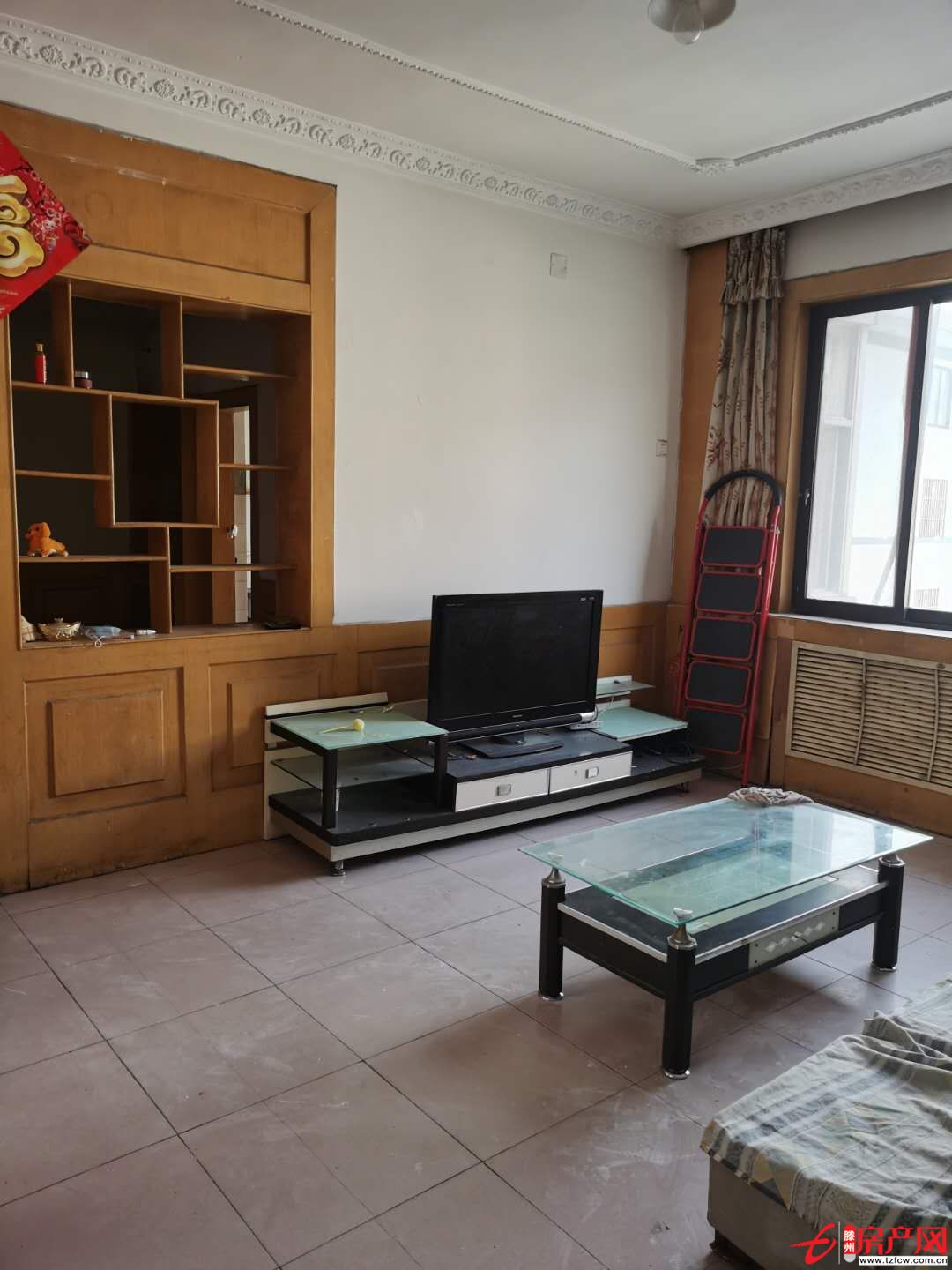 房屋在龍泉廣場對過，荊河西岸，周圍學校眾多，小區寬敞
